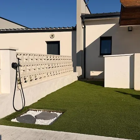 Villa Havre De Paix Avec Piscine Et Vue Sur La Campagne Preignan